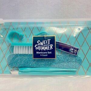 NWT Sweet and Shimmer Manicure Set